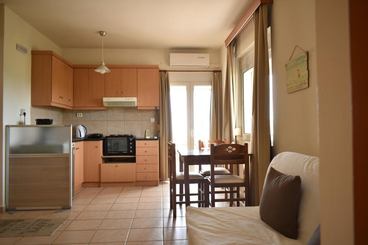 Mini Art Apartments Gerani  Exterior photo