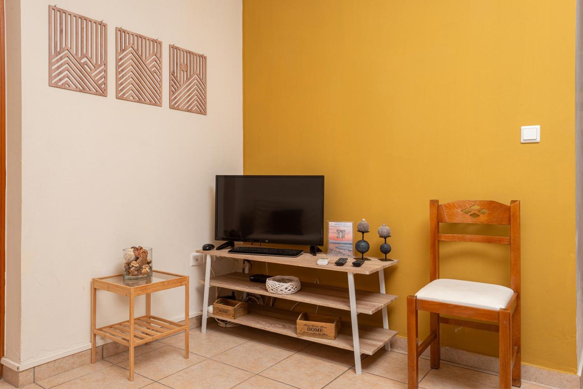 Mini Art Apartments Gerani  Exterior photo