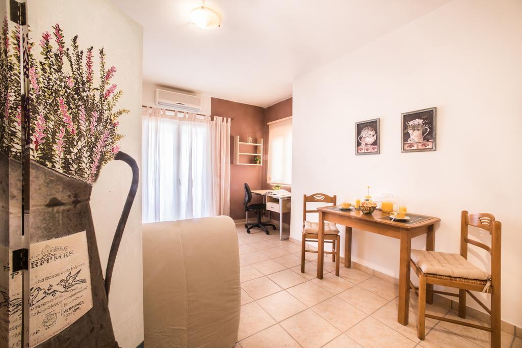 Mini Art Apartments Gerani  Exterior photo